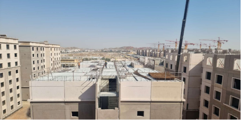 沙特吉达保障房项目面内作业施工现场。