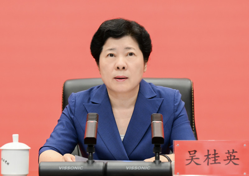 省委常委、市委书记吴桂英作动员讲话暨辅导报告。