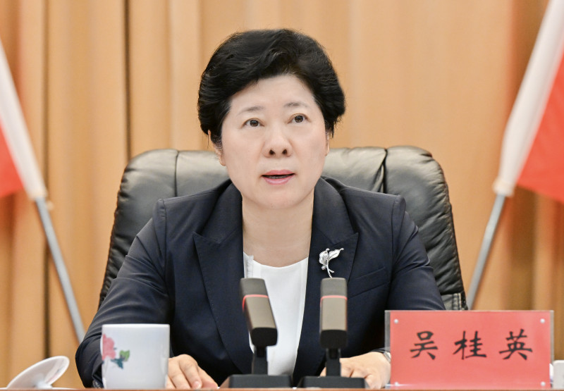 省委常委、市委书记吴桂英讲话。