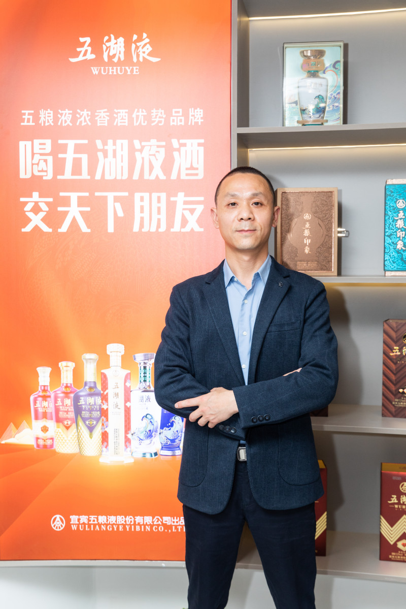 五粮液浓香酒-五湖液品牌负责人杨荣庆对与湖南车展的合作寄予厚望。　长沙晚报全媒体记者　董阳　摄
